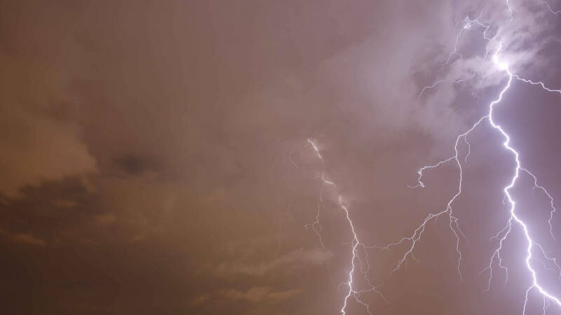 В США семь детей пострадали от удара молнии