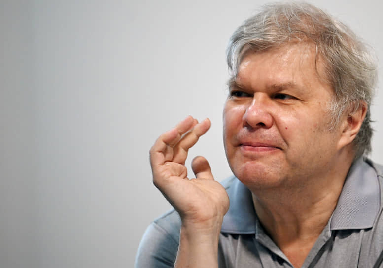 Не Москва ль за ними