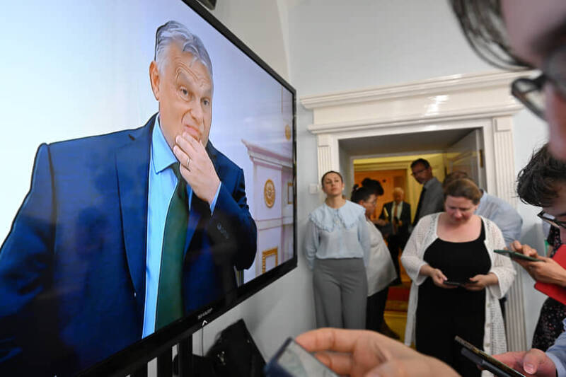 Виктор Орбан взялся за мир без мандата