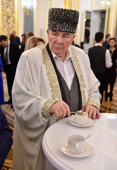 Муфтий Бердиев призвал наказать глумившегося над православным крестом блогера