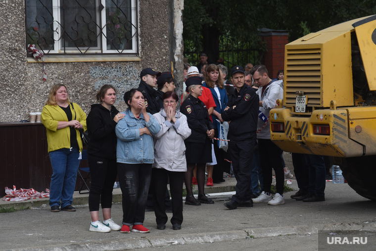 Во второй день под завалами в Нижнем Тагиле не нашли живых людей: фоторепортаж