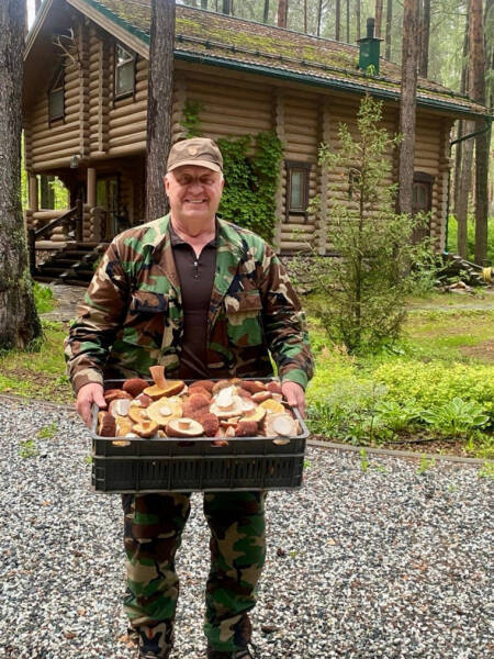 Бывший мэр Перми Игорь Шубин похвастался урожаем грибов. Фото