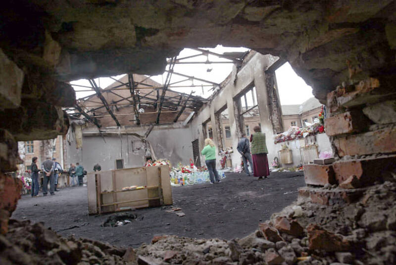 Путин посетил школу в Беслане, захваченную террористами в 2004 году