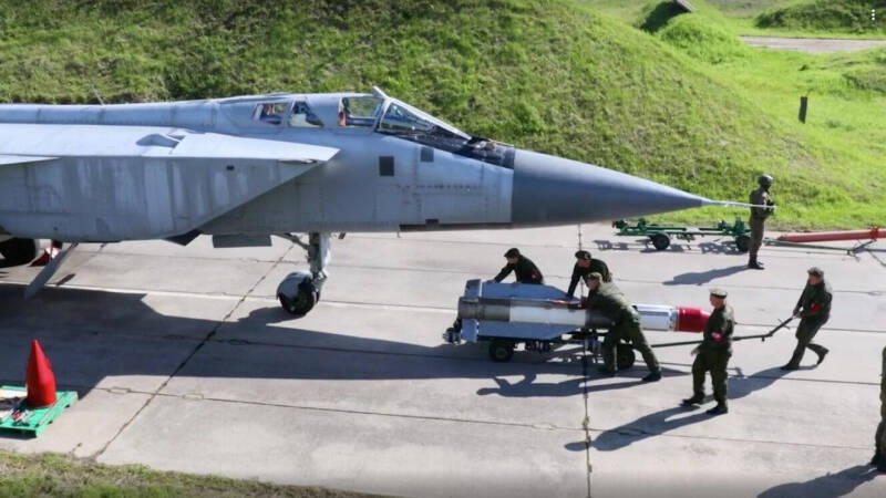 Ракетчики ЮВО и ЦВО отработали снаряжение ракет