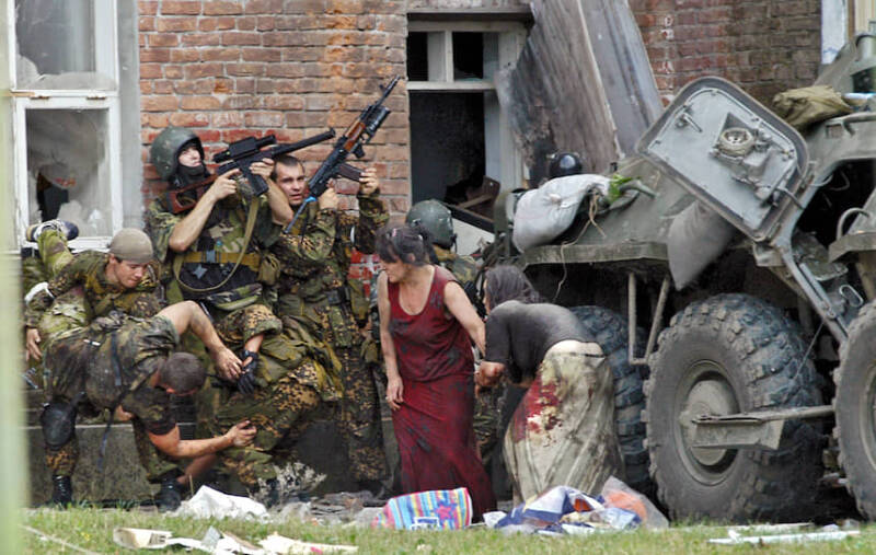 Путин посетил школу в Беслане, захваченную террористами в 2004 году