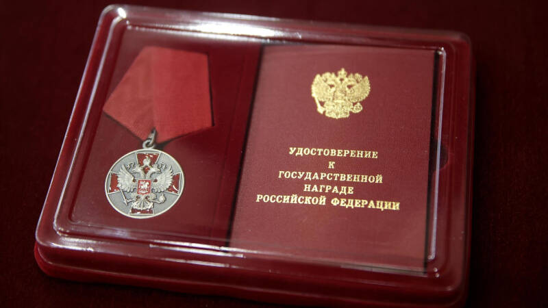 Путин поздравил полк и бригаду с присвоением им наименований гвардейских