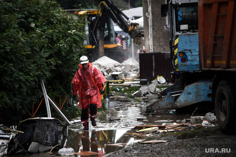 Во второй день под завалами в Нижнем Тагиле не нашли живых людей: фоторепортаж