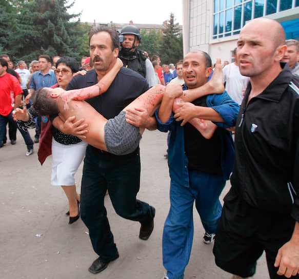 Путин посетил школу в Беслане, захваченную террористами в 2004 году