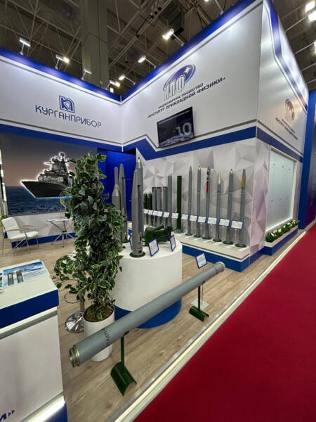 Сенатор Муратов показал стенд «Курганприбора» на выставке «Армия-2024». Фото