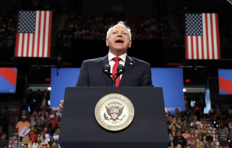 Fox News: в Конгрессе США расследуют возможные связи Тима Уолза с Китаем