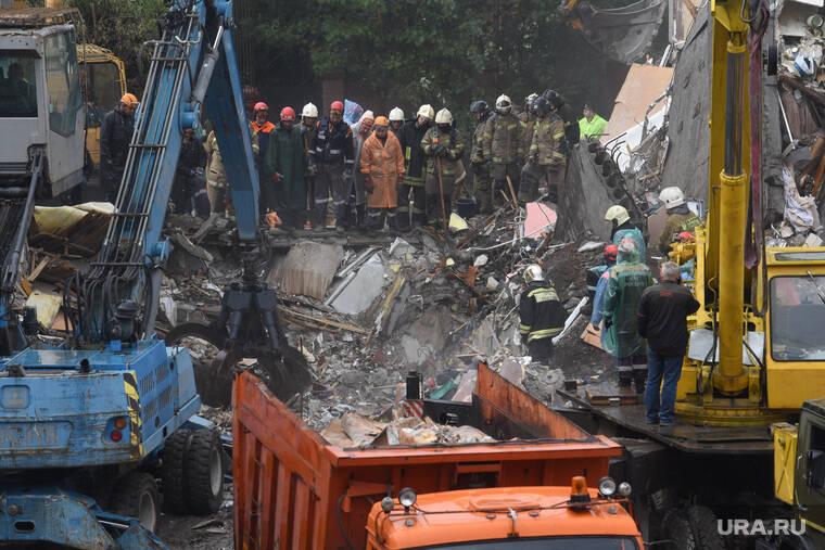 Во второй день под завалами в Нижнем Тагиле не нашли живых людей: фоторепортаж