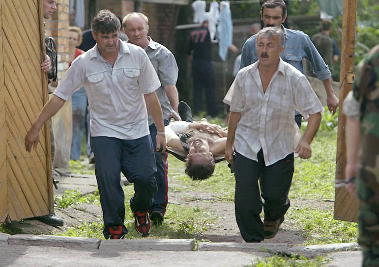 Путин посетил школу в Беслане, захваченную террористами в 2004 году