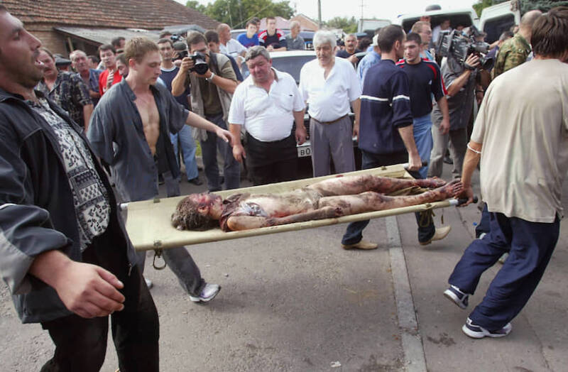 Путин посетил школу в Беслане, захваченную террористами в 2004 году