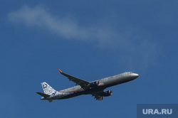 В самолете из Челябинска в Москву в полете треснуло стекло
